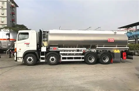 化工介质运输车 液罐车